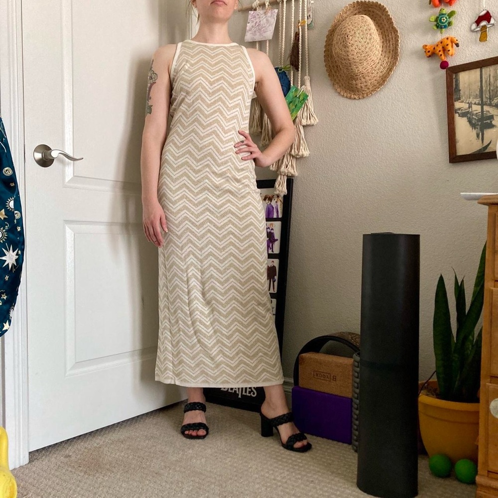 Vintage 90s/y2k gold and cream chevron bodycon maxi halter keyhole back dress